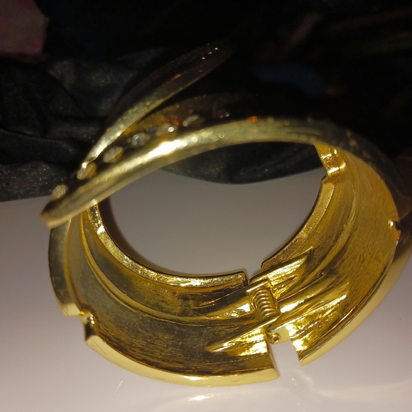 Golden Leaf Cuff Bangle - Picture 8 of 10